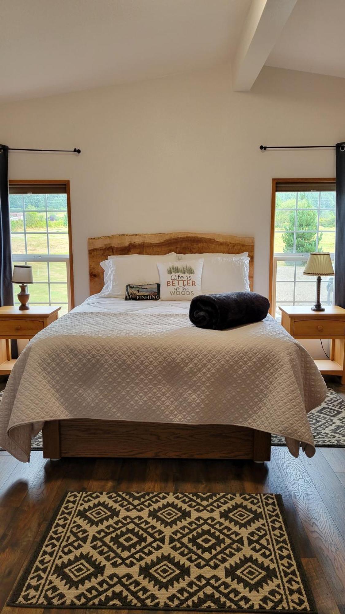 A Relaxing Getaway-A Backwoods Cabin Solduc River Beaver Rum bild